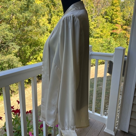 Torrid‎ ivory blouse - Picture 3 of 4